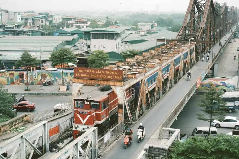 Puente Long Bien