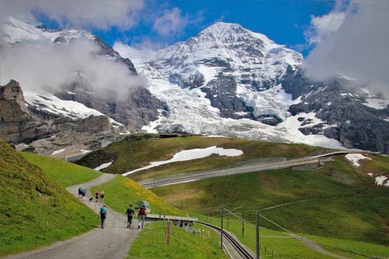 Qué se necesita para viajar a Suiza desde España en 2025