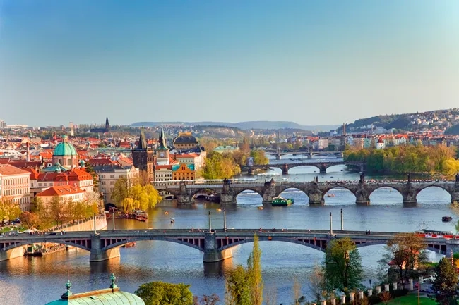 que ver en praga seguro de viaje. Los 5 mejores planes en el extranjero para Semana Santa
