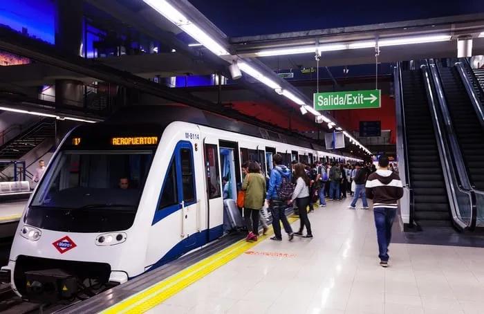 llegar al Aeropuerto de Madrid en metro