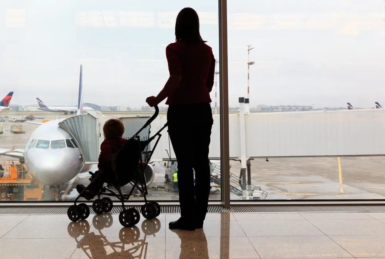 carro o mochila para viajar con bebés