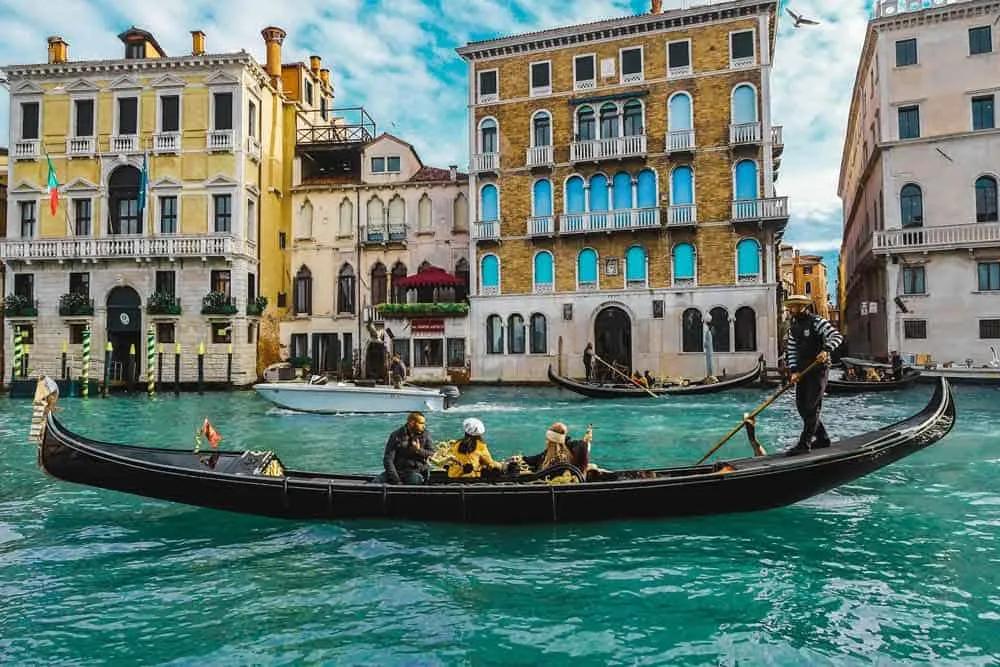 Pasear en góndola por Venecia