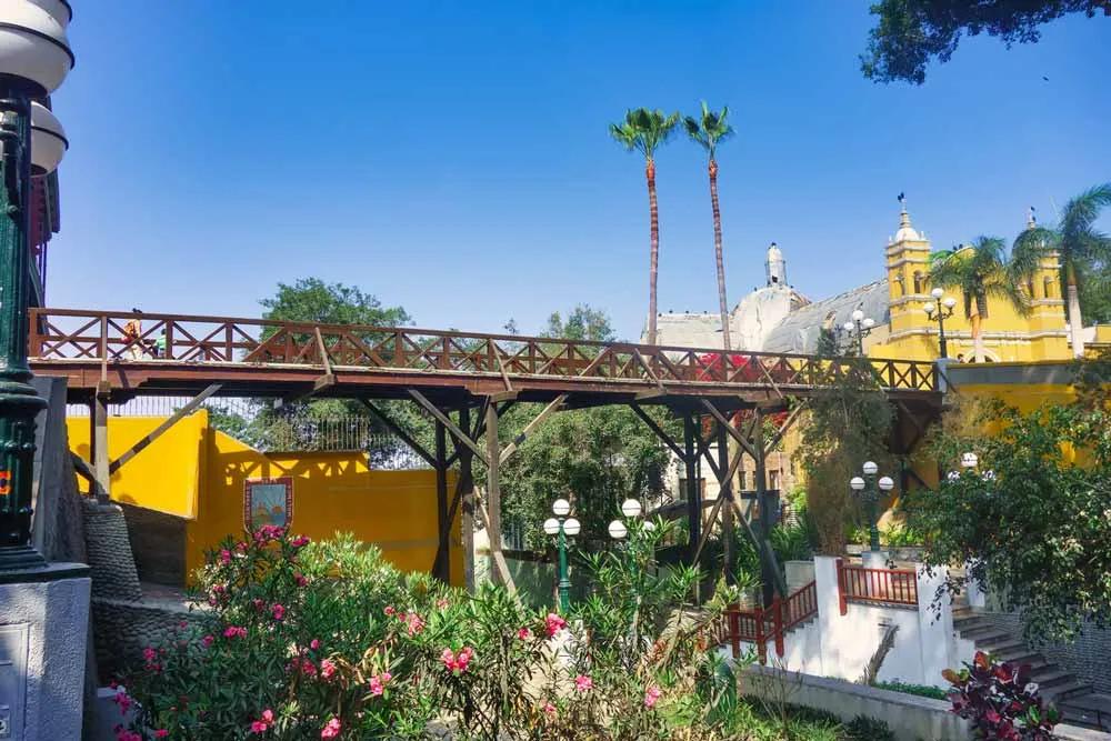 El barrio de Barranco y el Puente de los Suspiros