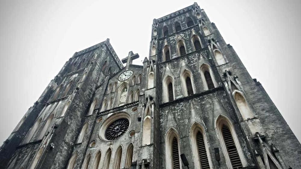 Visitar la catedral de San José, en Hanói