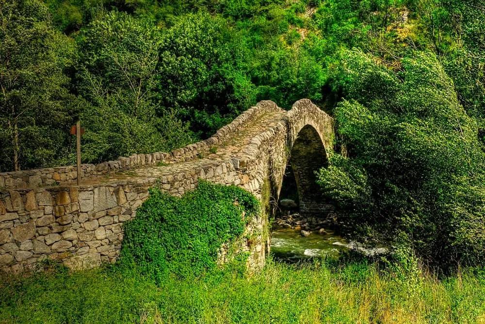 puente románico en Andorra