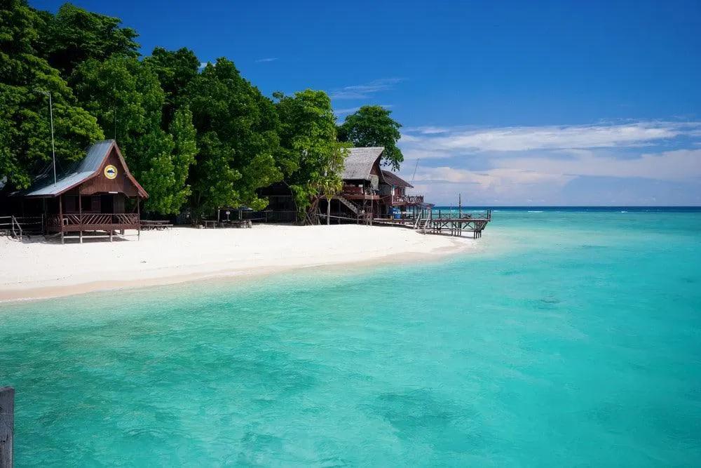 Sipadan, además de buceo, tiene una de las mejores playas de Malasia