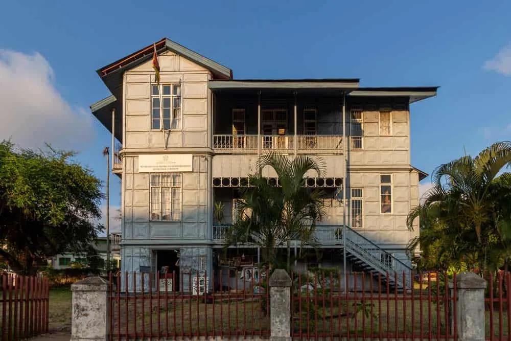 visitar la casa de ferro en Maputo
