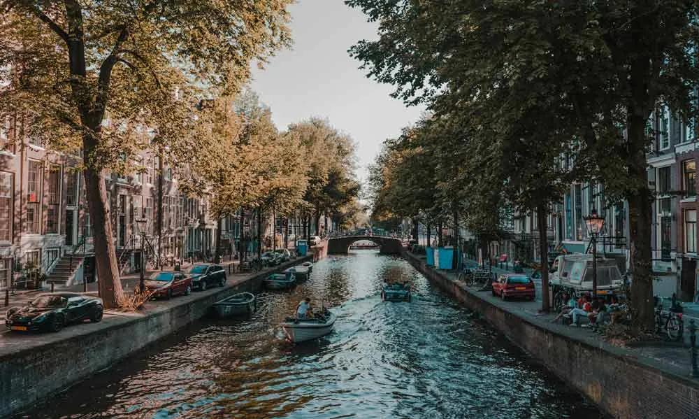 Canales de Ámsterdam en otoño