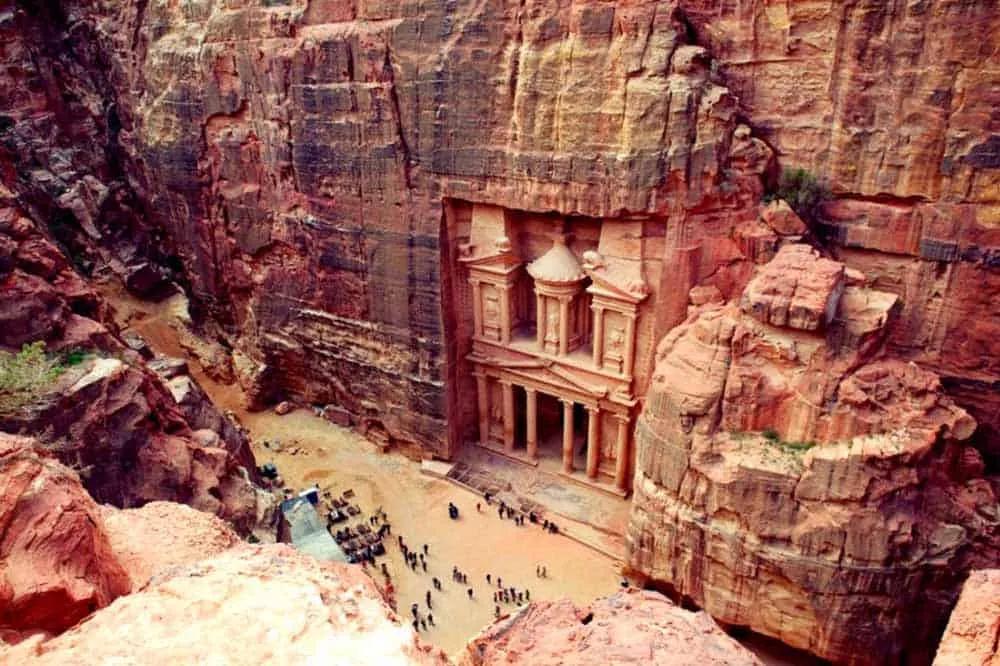 mujeres viajando en Jordania