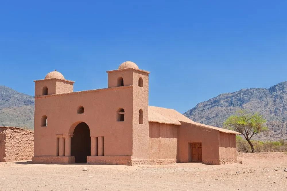 ruta del adobe en el norte de Argentina