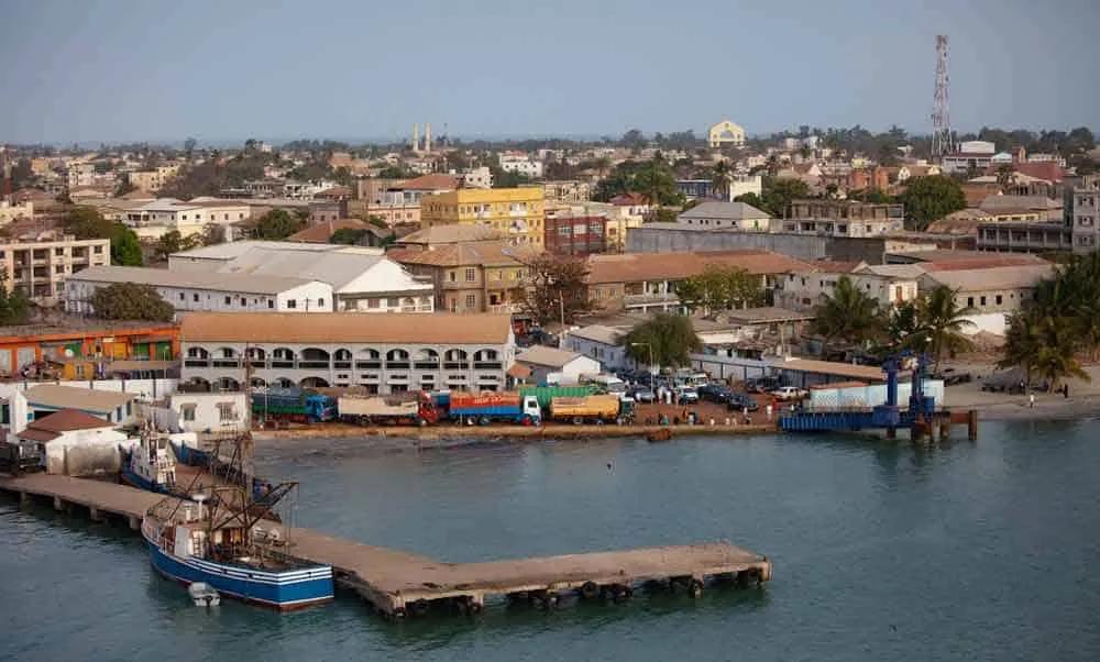 póliza internacional para Gambia