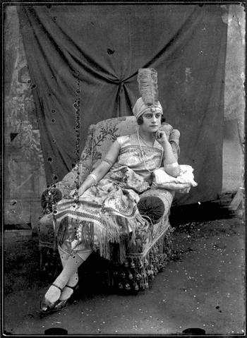 Woman in a carnival attire / Жена во карневалска облека