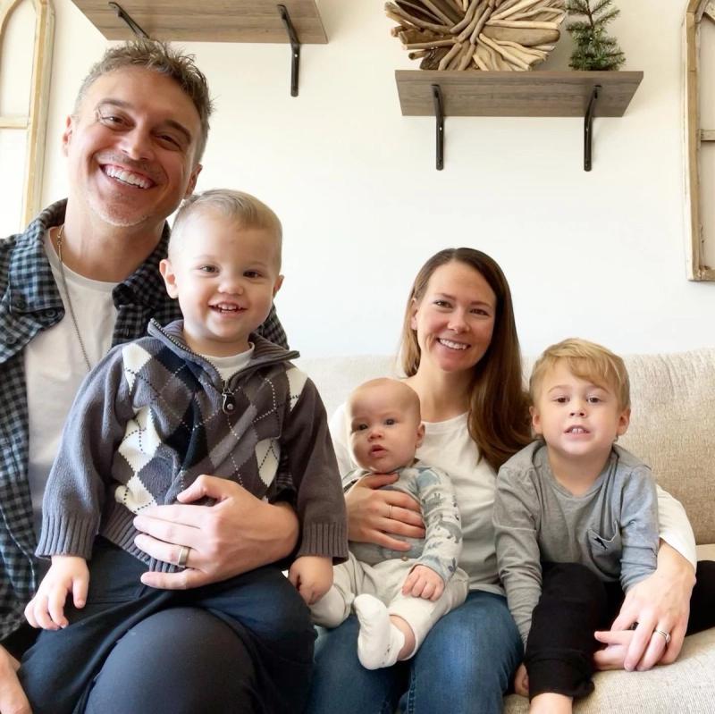 Joshua Broome with his wife, Hope, and their 3 kids