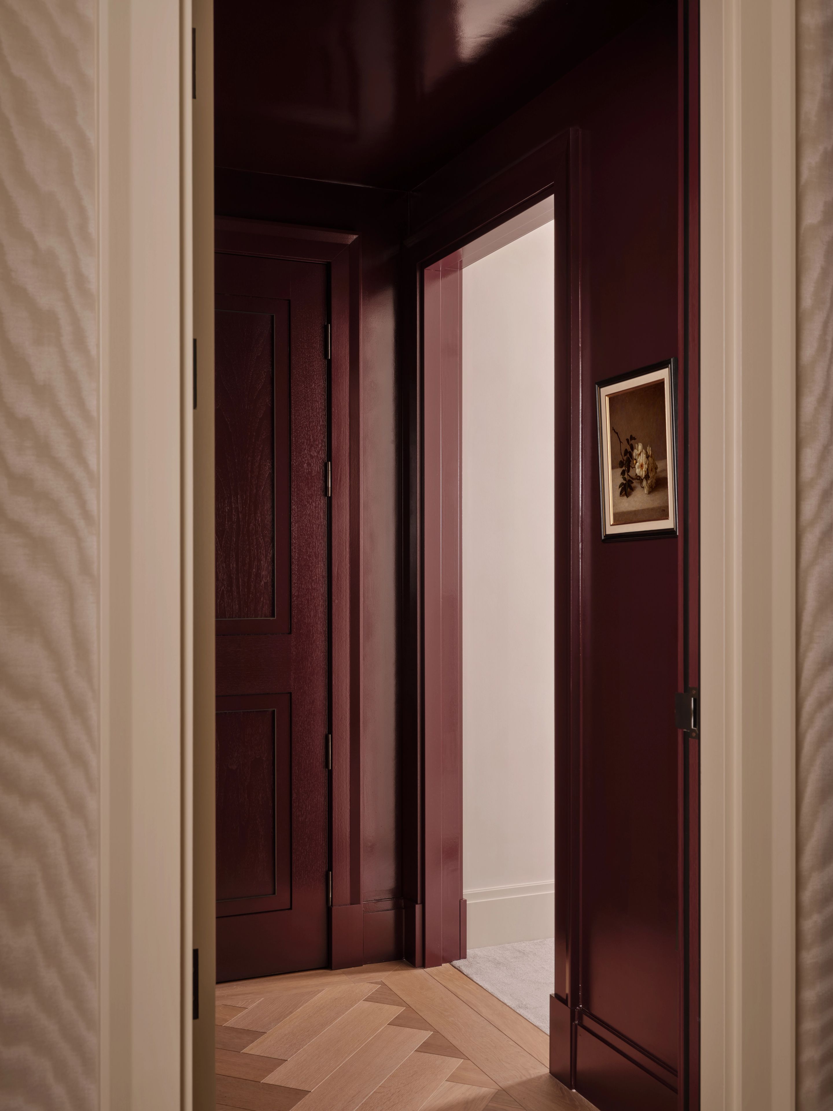 Chelsea Residence Lacquered Hallway Elicyon