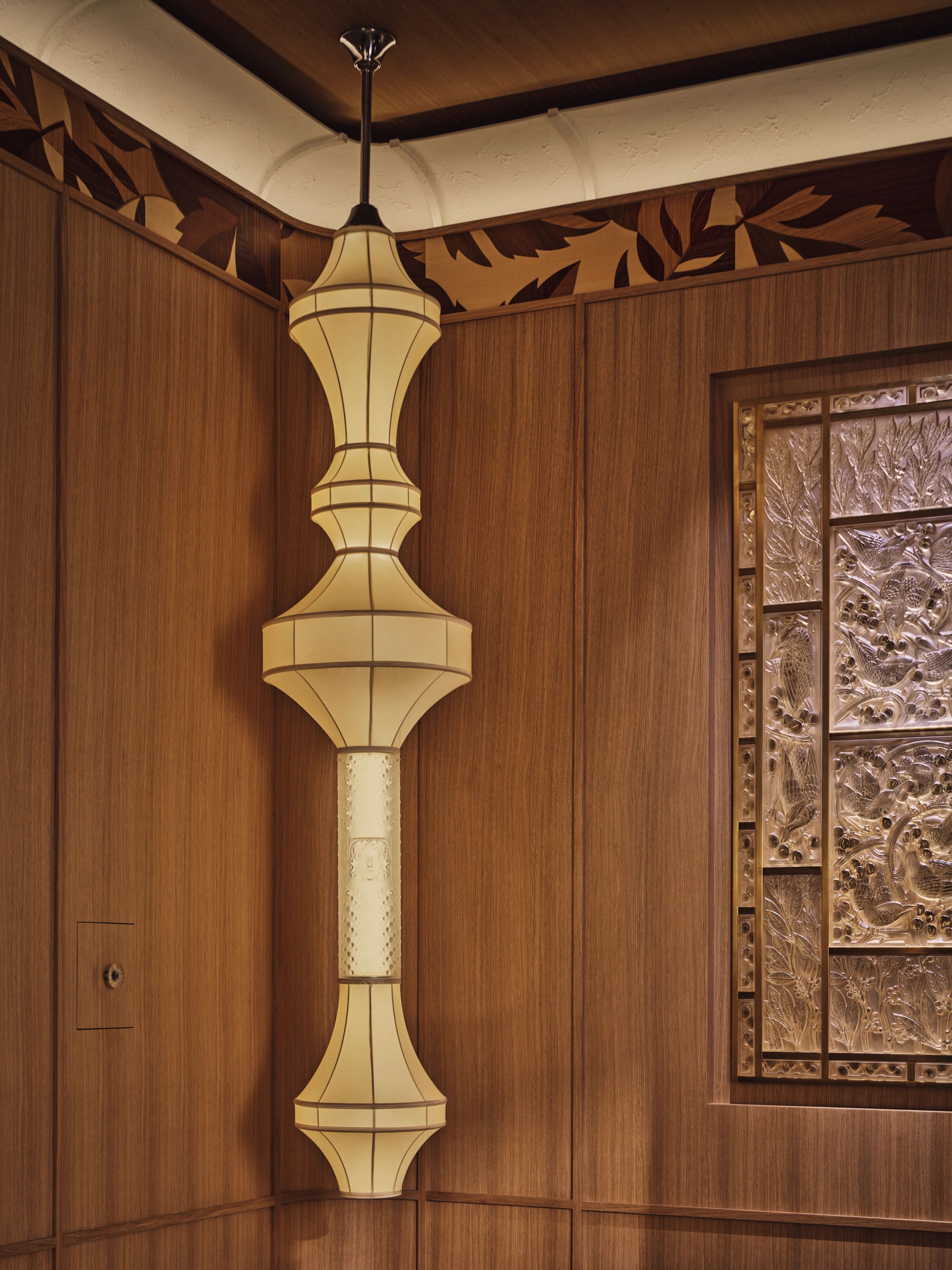 Elicyon Lalique Totem Light