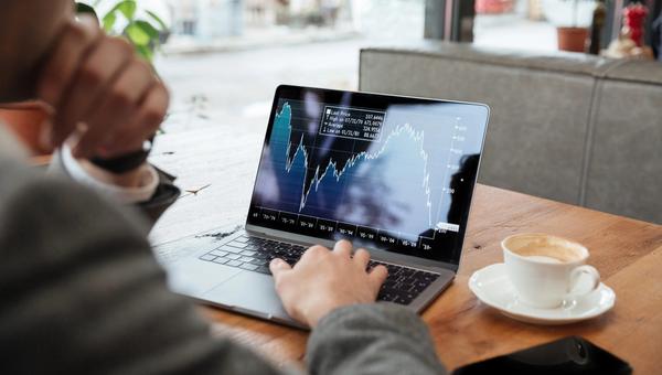 Ghid - Cum să creezi un site web de succes în 2024: