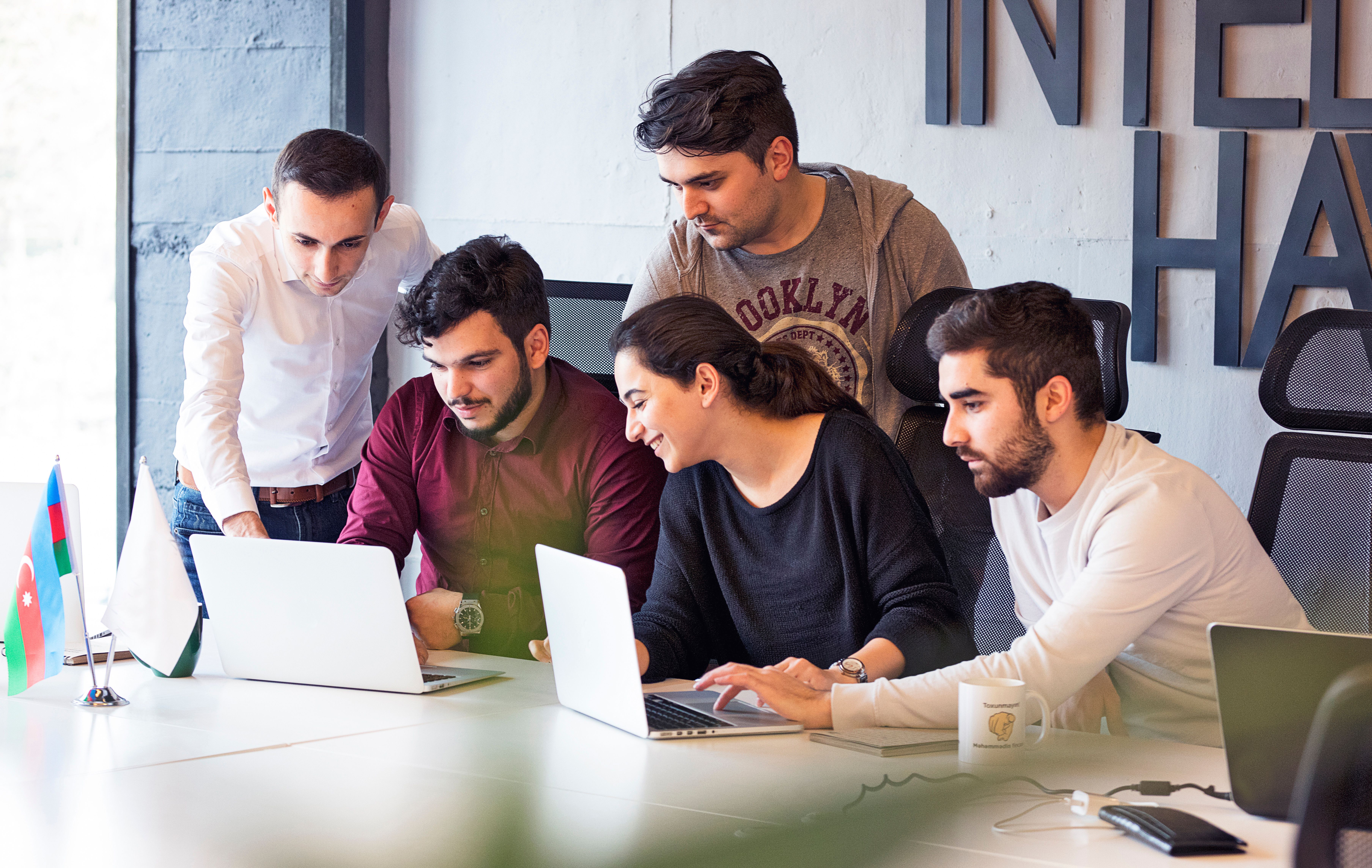 Appverse-technologies-team-working