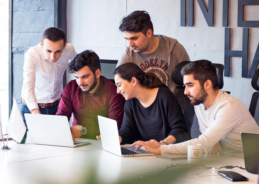 Appverse-technologies-team-working