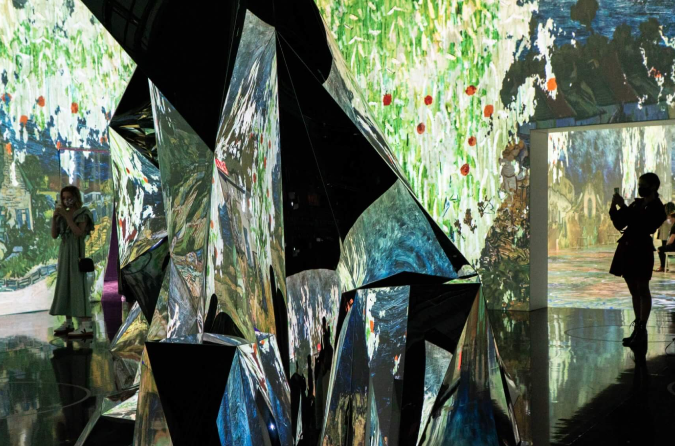 glass like art installation 