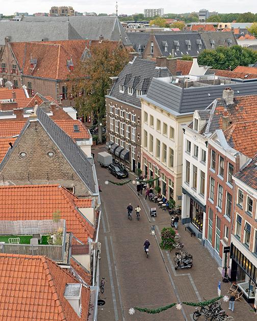 Uitzicht Sassenstraat vanaf de Sassenpoort, Zwolle 
