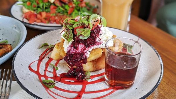 flatlay of dishes from Kelby's Cafe