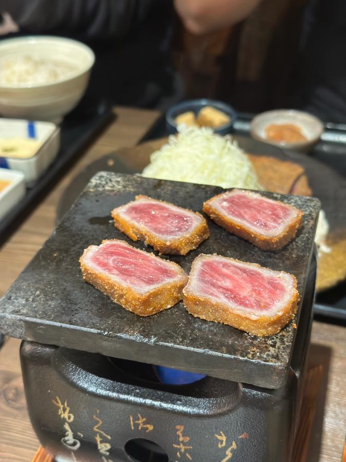 4 pieces of gyukatsu on a stone grill