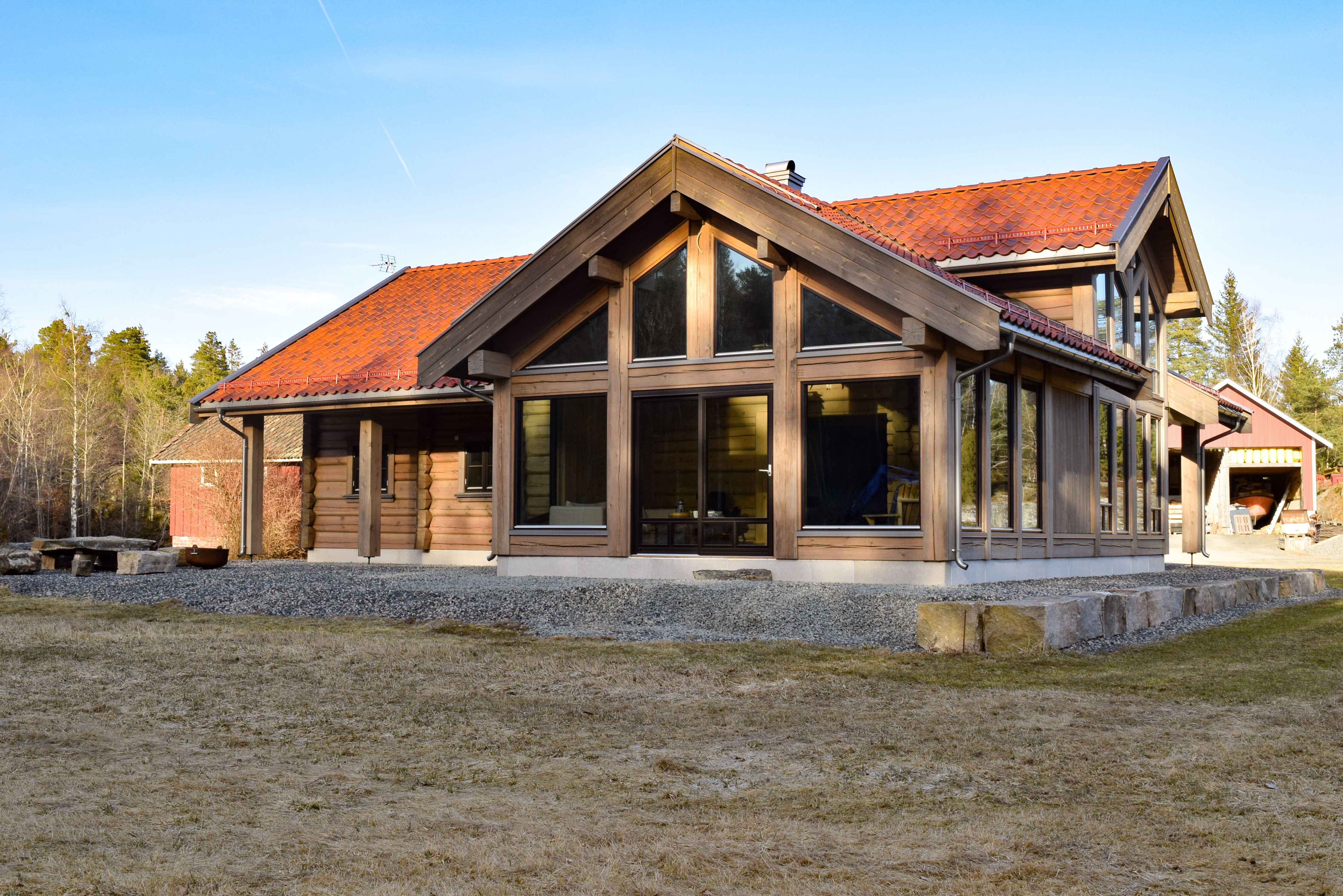 Vi ser huset fra utsiden.