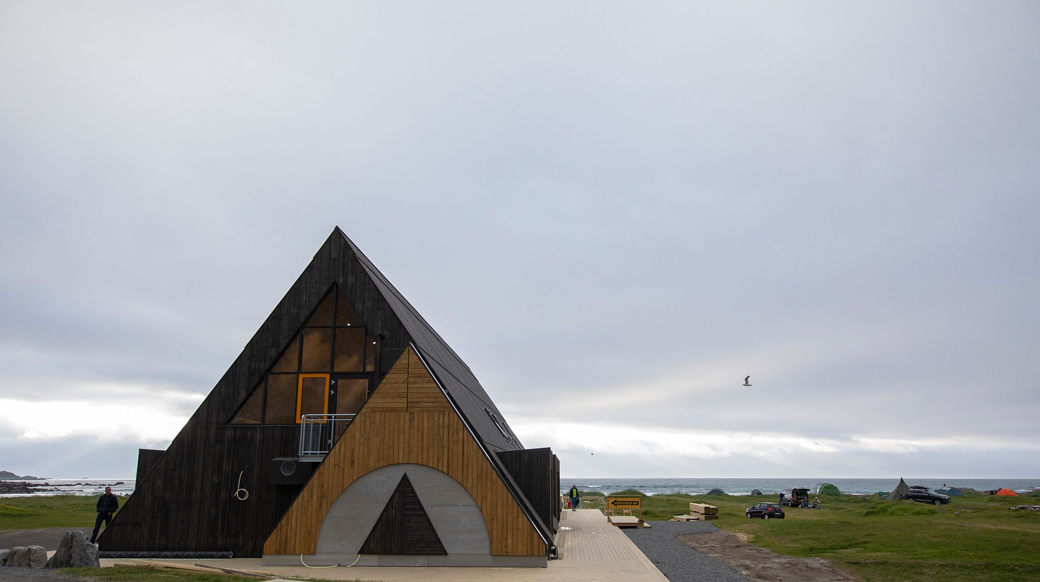 Lofoten Beach Bar fra baksiden.