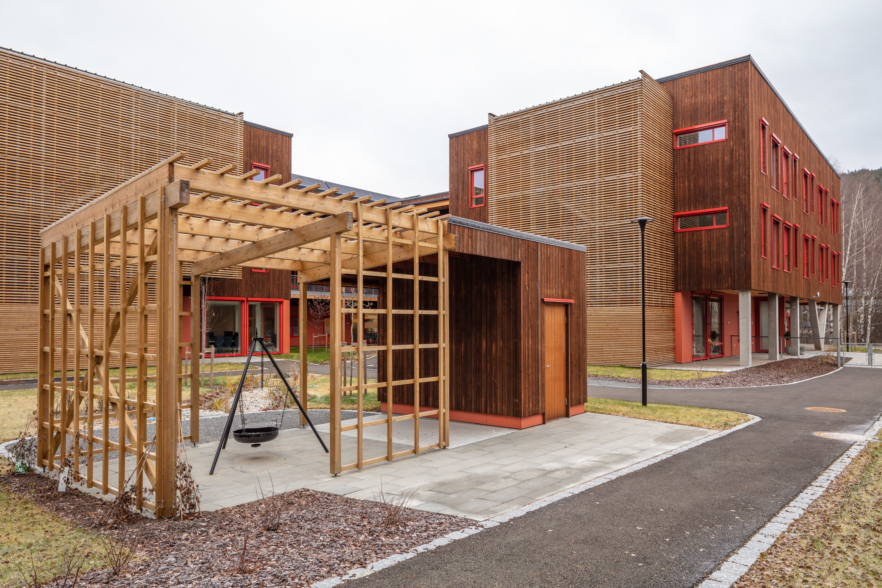 Bygget og uteplassen