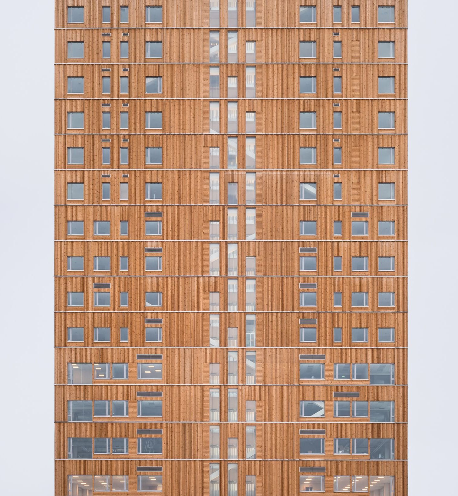 Mjøstårnet sett rett forfra.