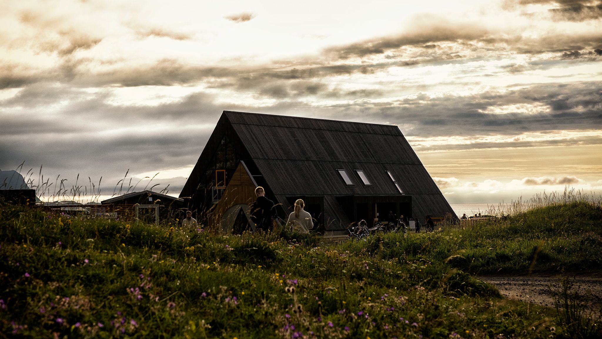 Servicebygget på Lofoten Beach Camp. 