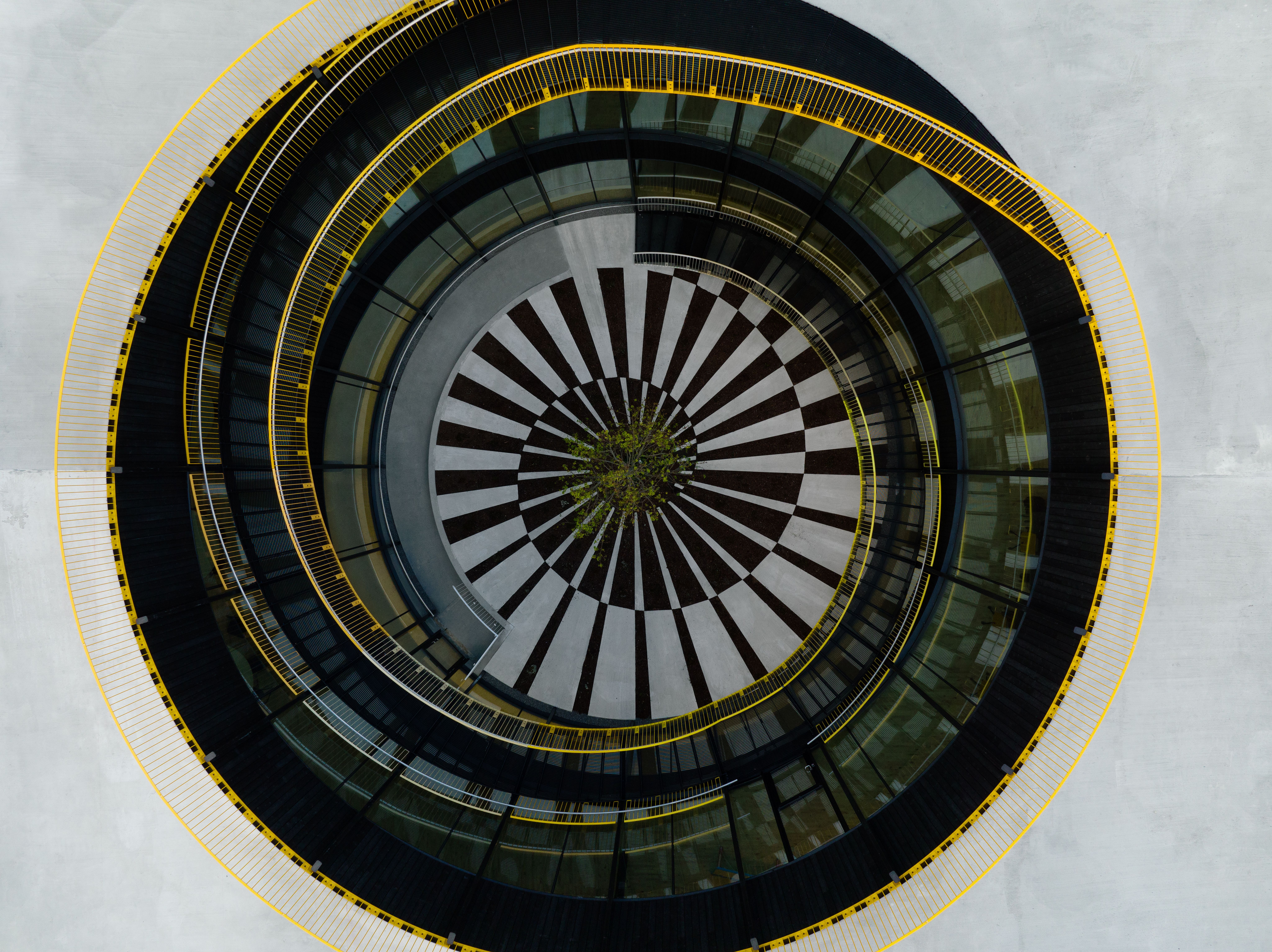 Den innvendige trappen er utformet som en spiral. 