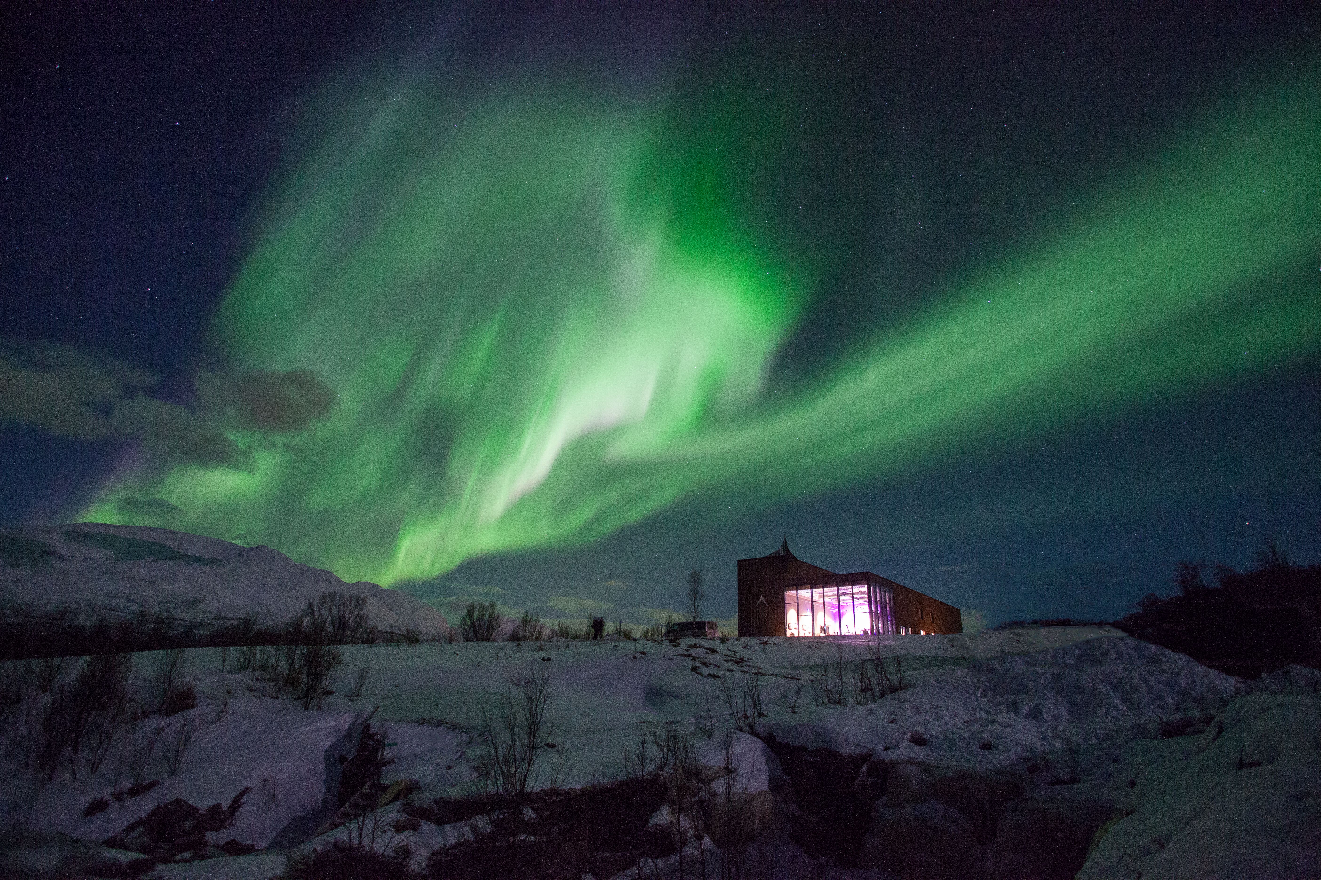 Verdens nordligste destilleri, Aurora Spirit badet i Nordlys. 
