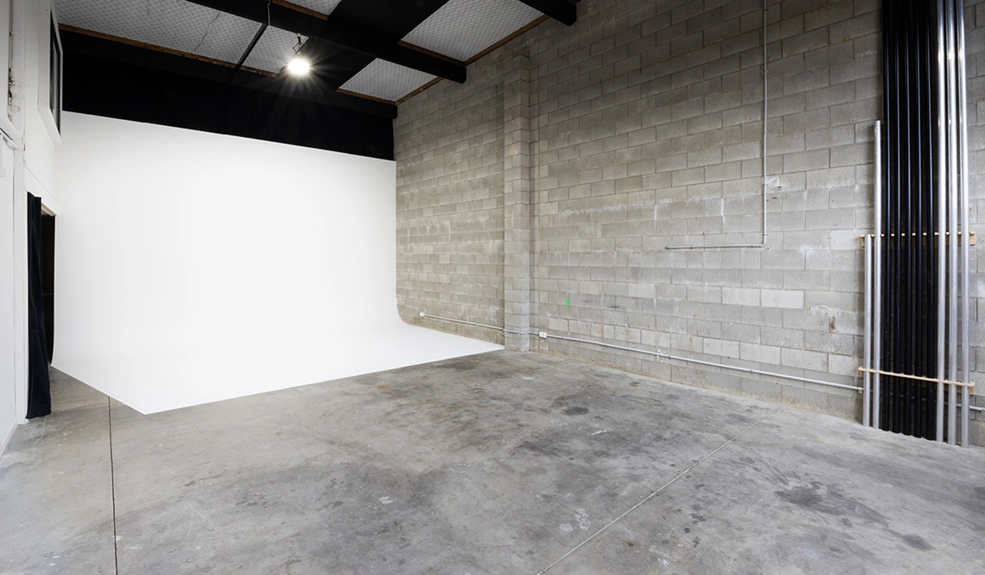 photo video studio cyclorama with speedrail
