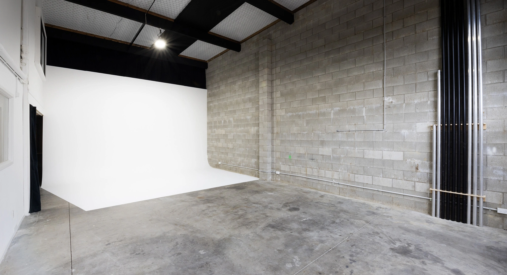 photo video studio cyclorama with speedrail