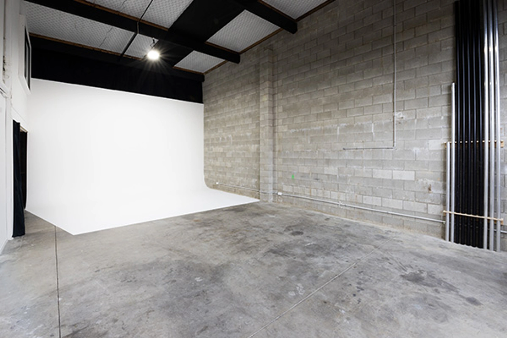photo video studio cyclorama with speedrail