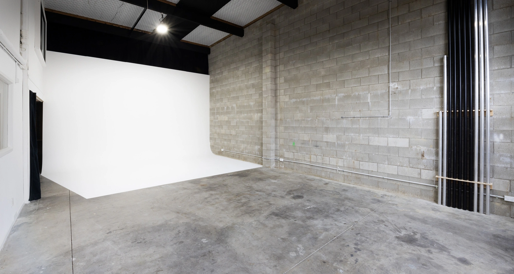 photo video studio cyclorama with speedrail
