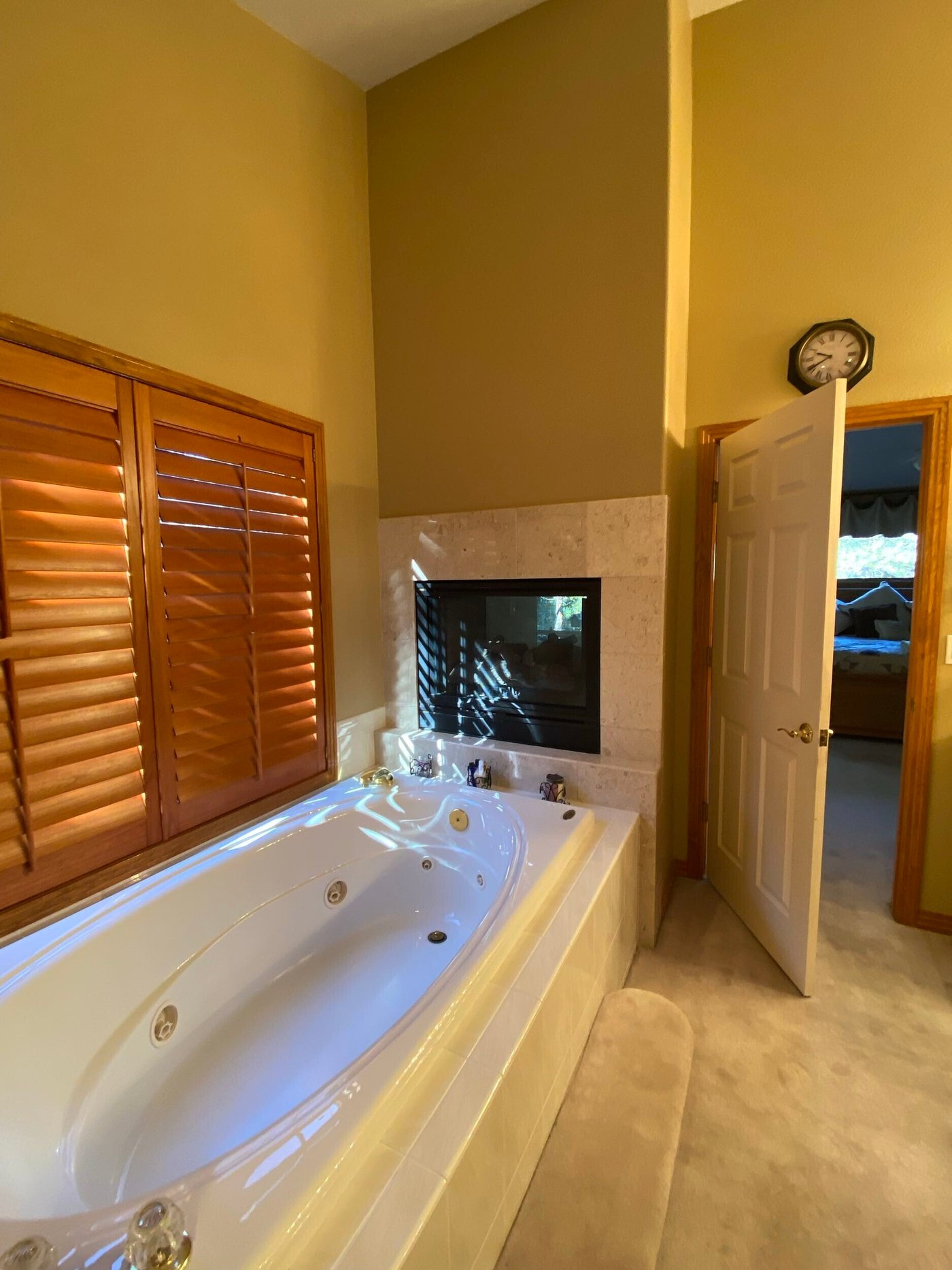 Tub & Fireplace - Before