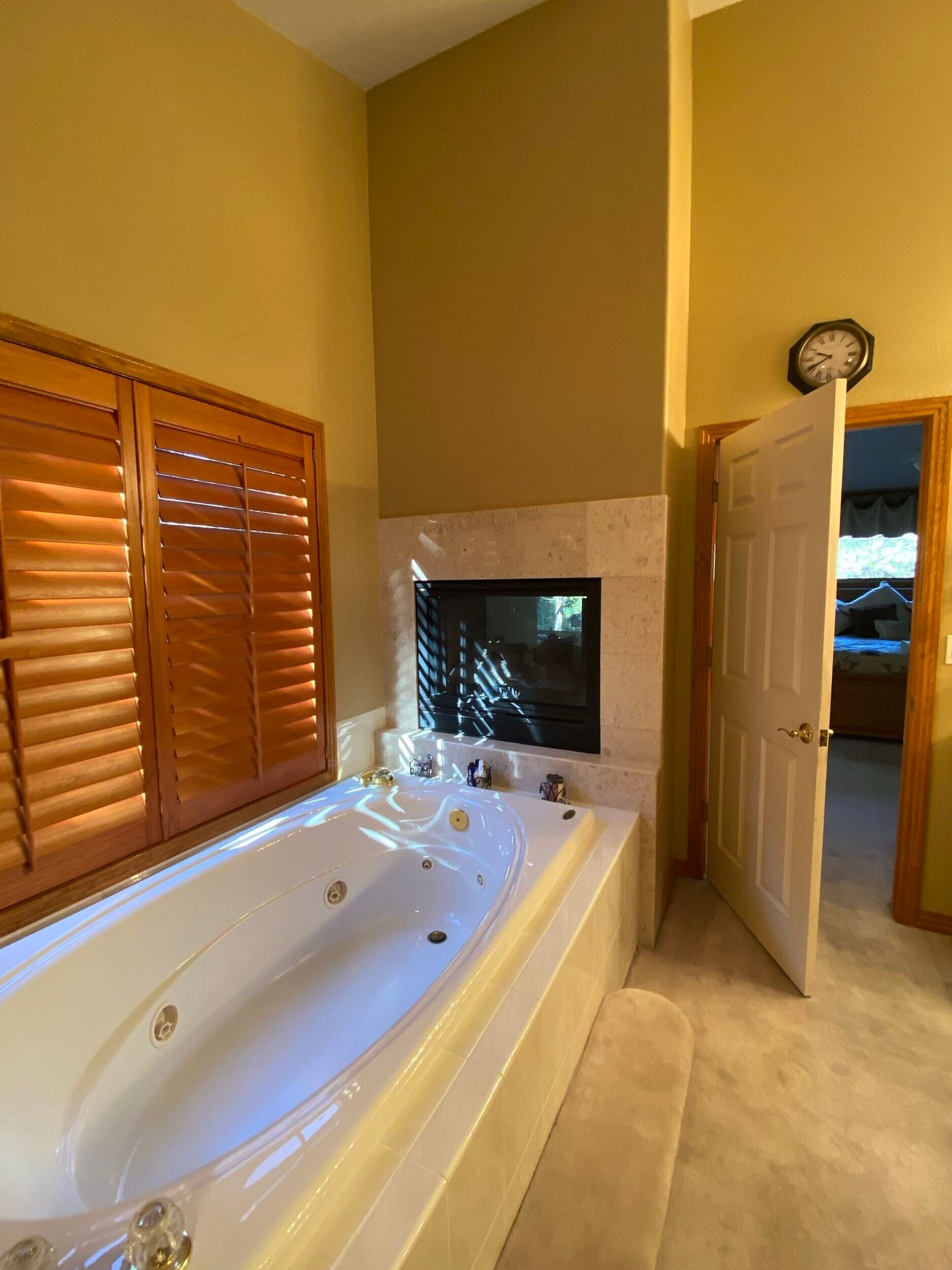 Tub & Fireplace - Before