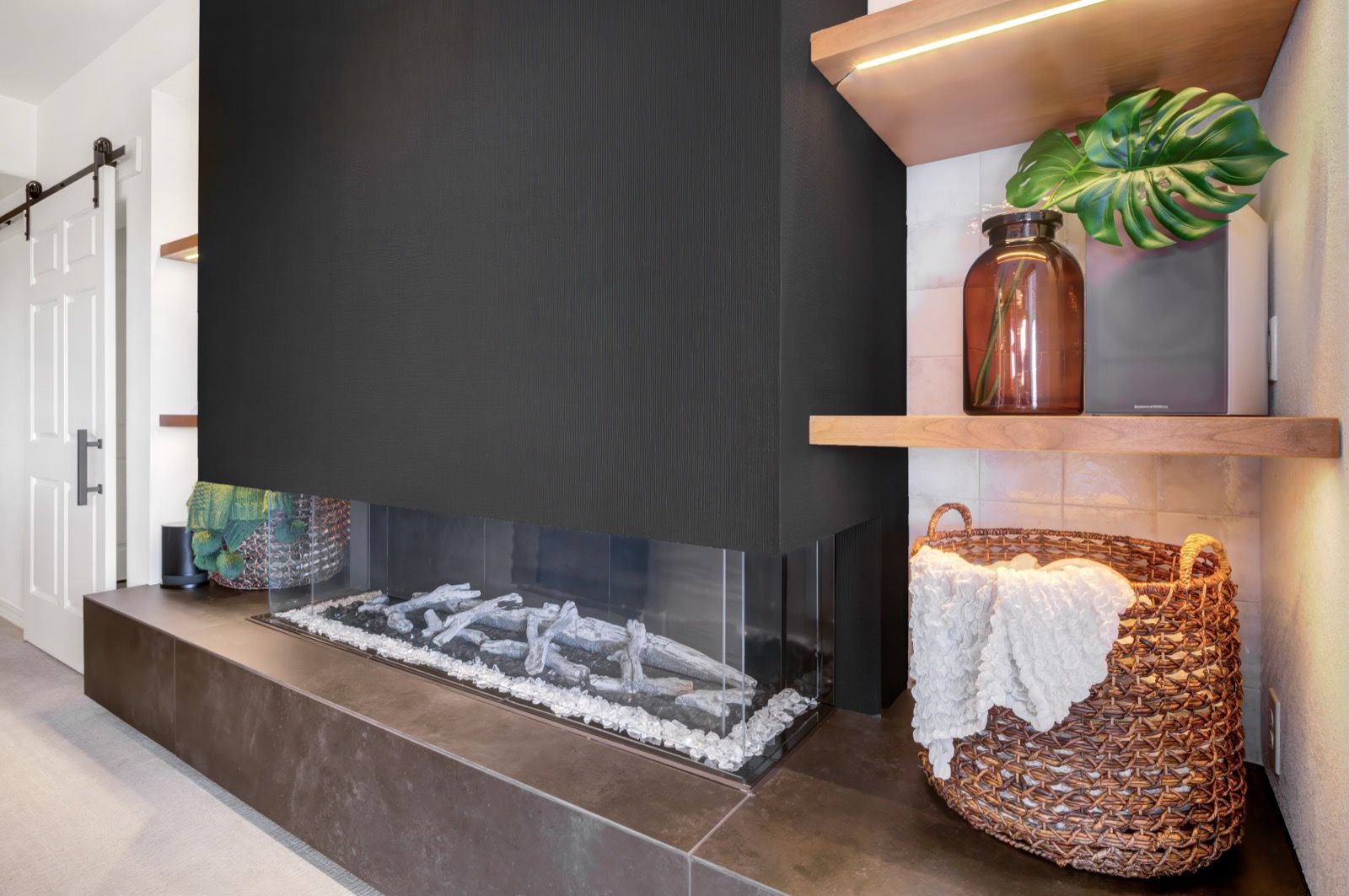 Mountain Shadows Residence - Image 1