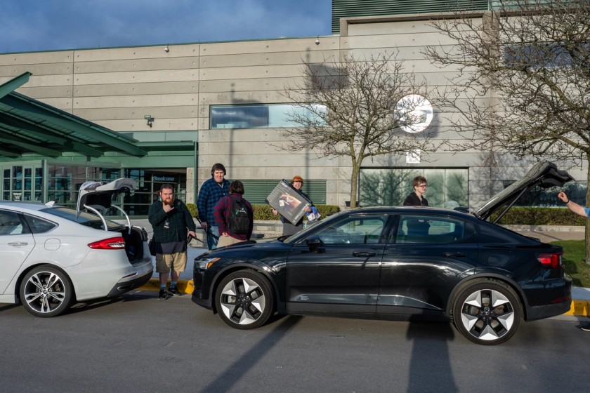 GFG attendees arriving at the venue.