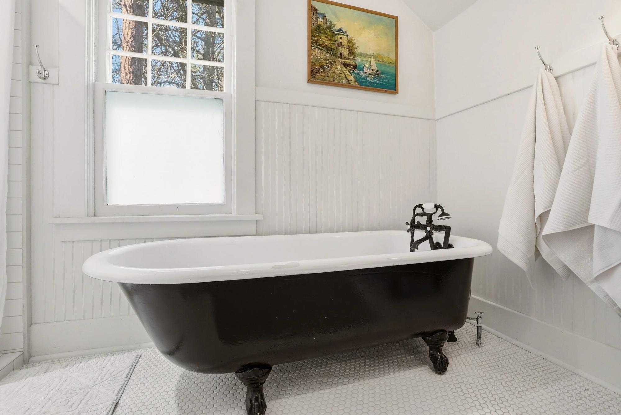 Clawfoot tub