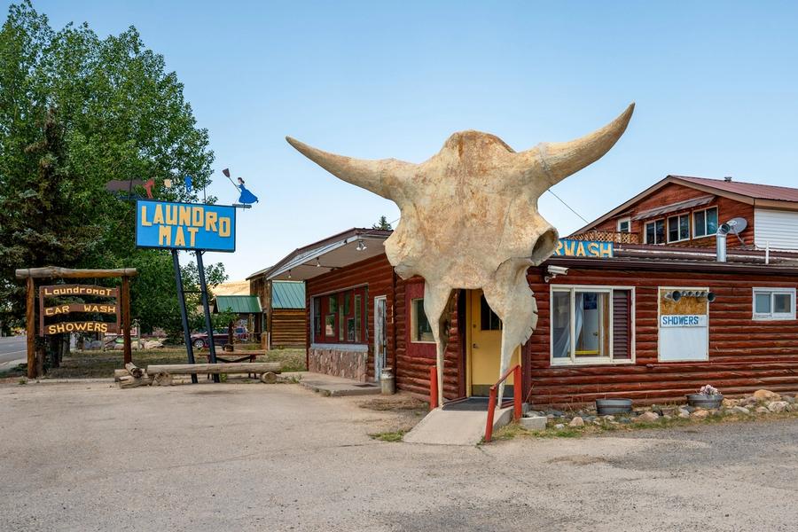 Installation view of Brook Hsu & Louis Eisner / Dubois, Wyoming