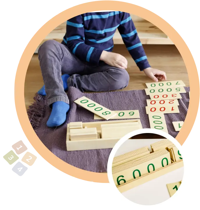 Дете играе с математически образователни дъски за обучение на числа