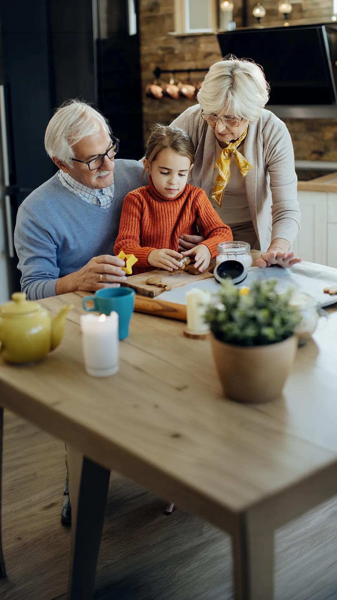 Бабата и дядото: ролята им в израстването на детето
