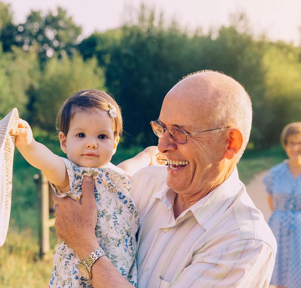 Баба и дядо във възпитанието: любов, граници и родителски авторитет