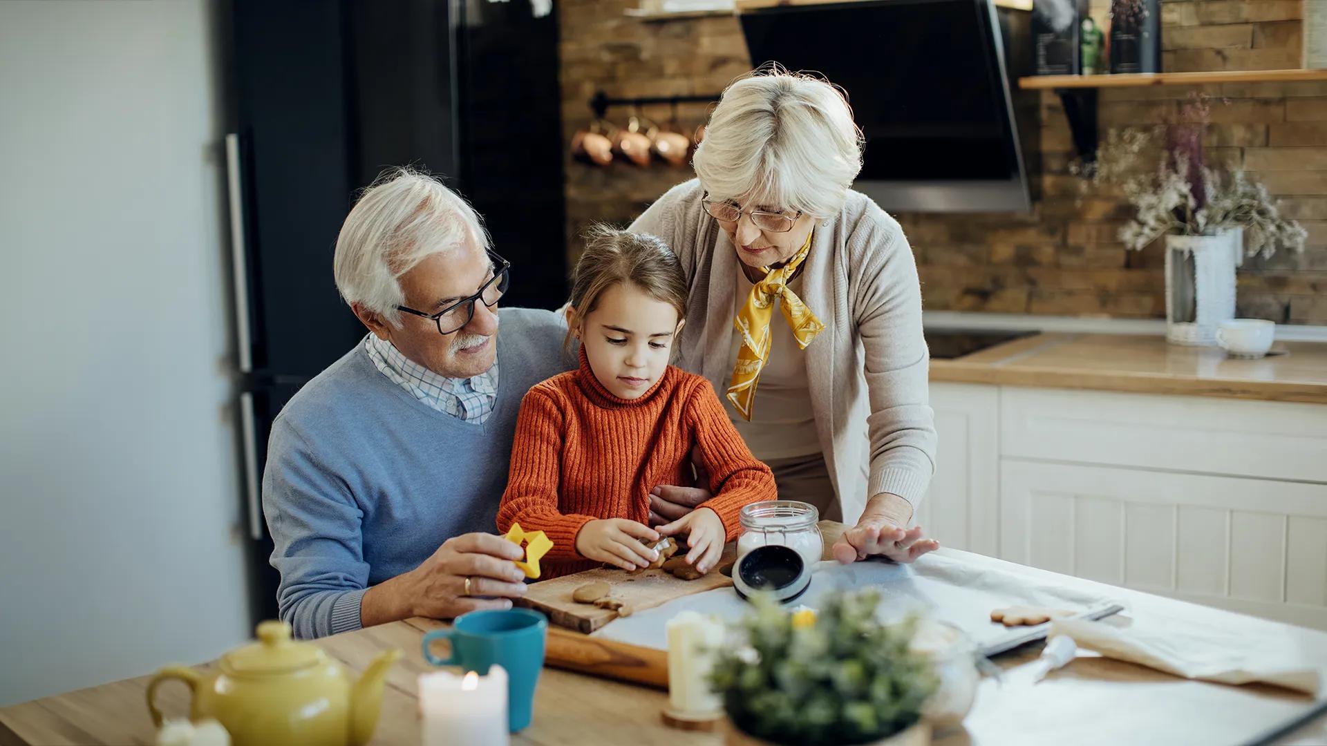 Бабата и дядото: ролята им в израстването на детето