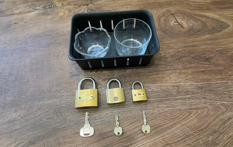 заключени катинари и ключета