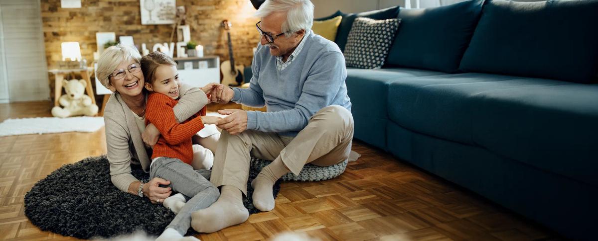 Бабата и дядото: ролята им в израстването на детето