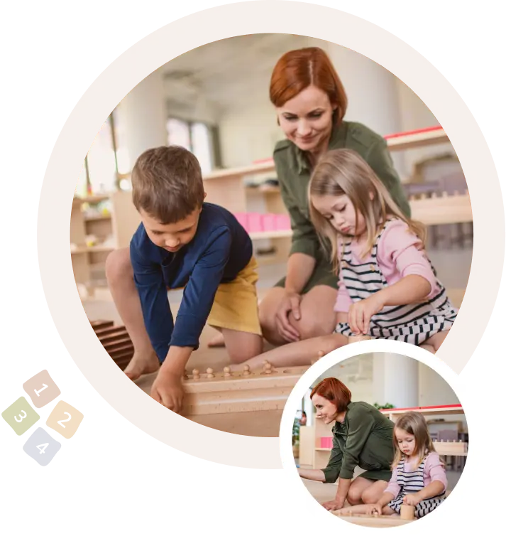 Жена и две деца играят с дървени блокчета в класна стая.